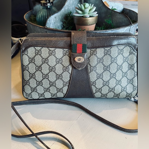 Authentic Vintage Gucci Crossbody/Shoulder bag - Picture 6 of 15